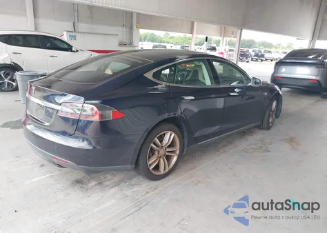 2013 Tesla Model S z USA, uszkodzony, nr VIN 5YJSA1AC8DFP10114